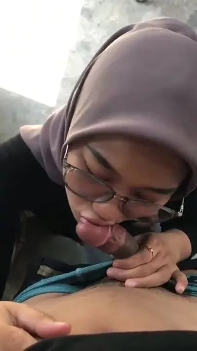 Hijab Cewe Manis Sepongan Enak